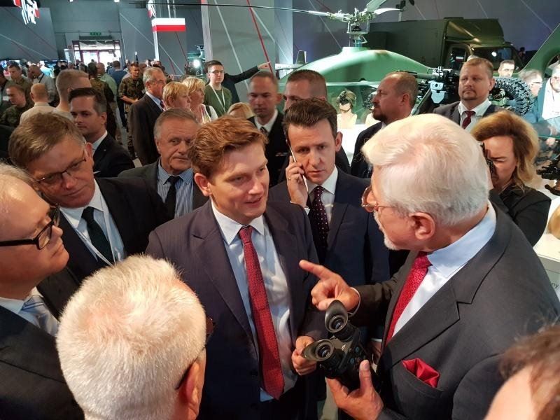 MSPO 2016: Minister Bartosz Kownacki na stoisku PCO S.A.