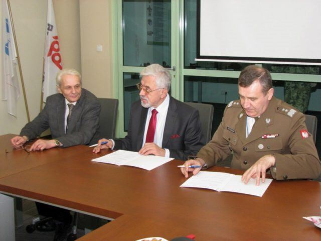 https://pcosa.com.pl/wp-content/uploads/2018/07/porozumienie_AON-640x480.jpg