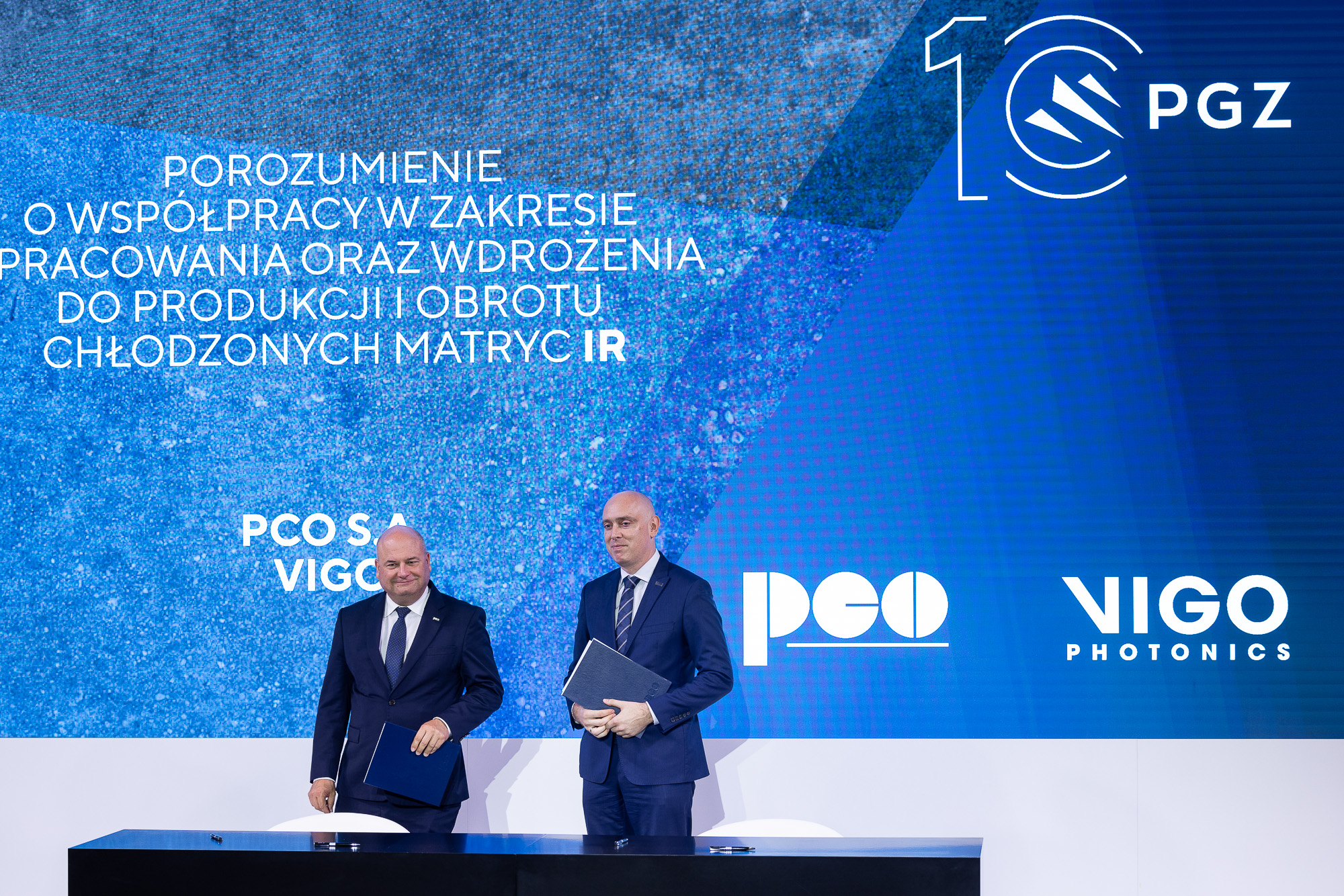 MSPO 2023  Podpisanie umowy o współpracy pomiedzy PCO S.A. a Vigo System produkcja i obrót matryc chłodzonych IR

fot.Comcam.pl